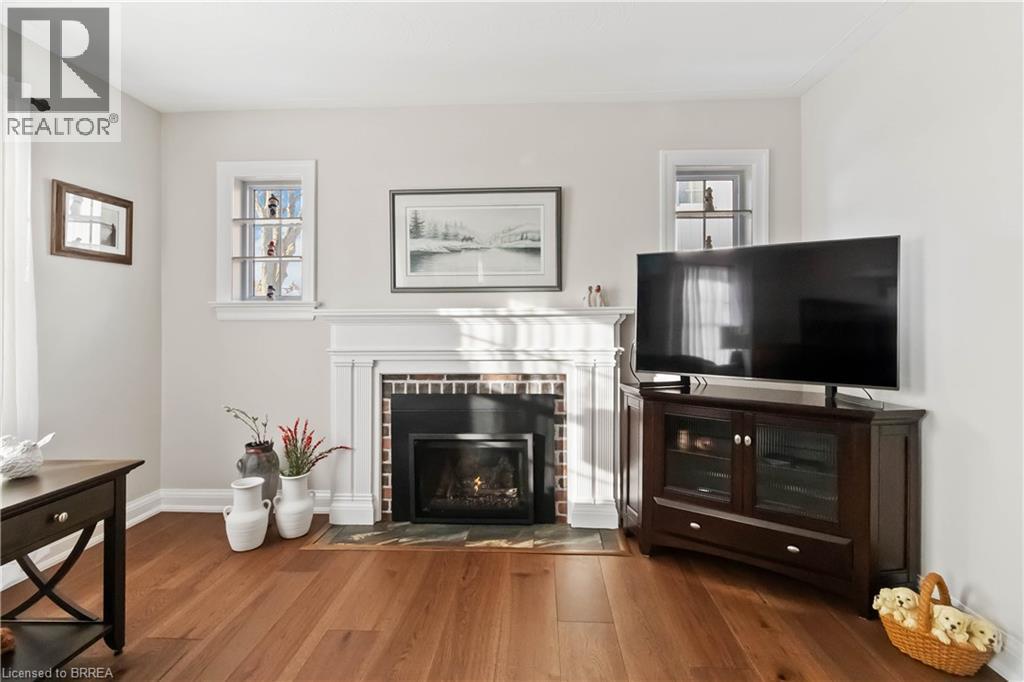 19 Baldwin Avenue, Brantford, ON - Indoor Photo Showing Living Room With Fireplace