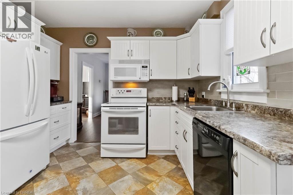 19 Baldwin Avenue, Brantford, ON - Indoor Photo Showing Kitchen With Double Sink