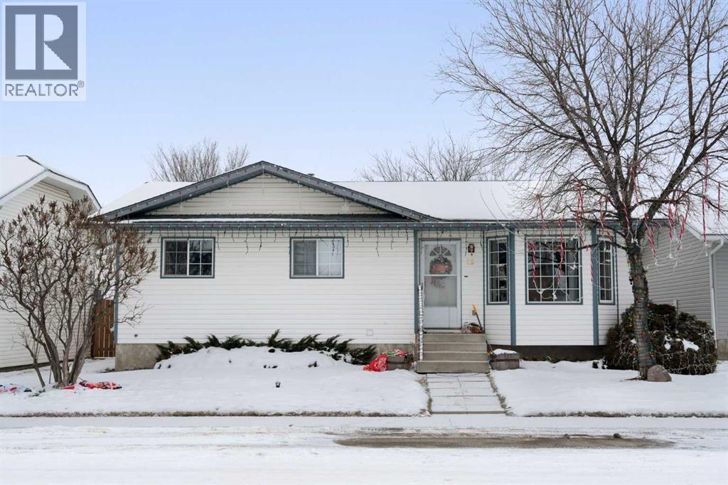 18 Greenview Crescent, Strathmore, AB - Outdoor