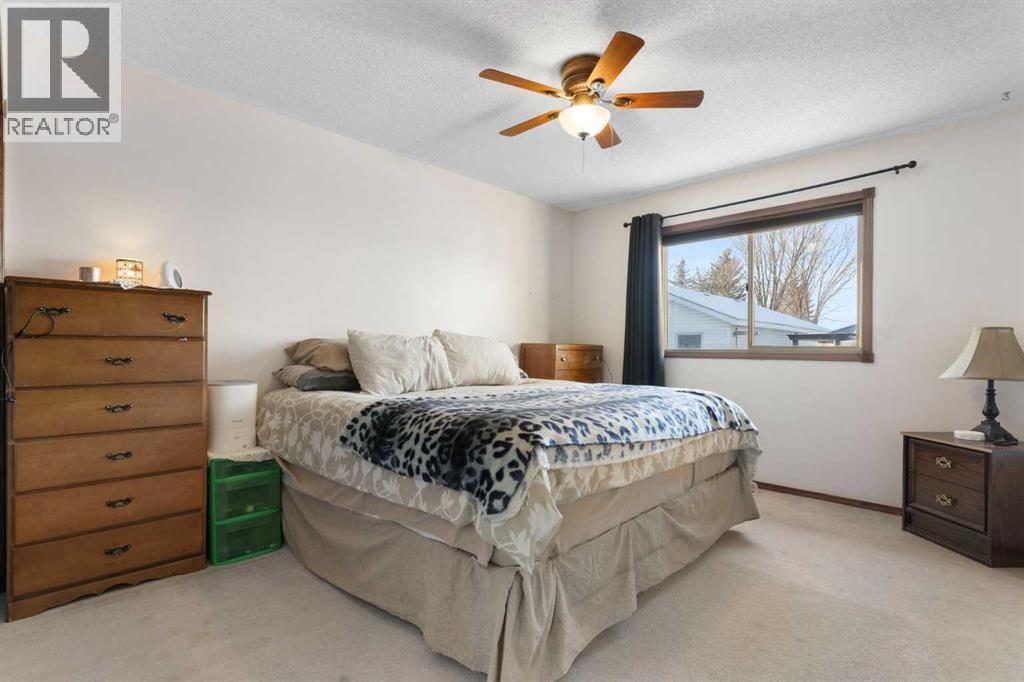 18 Greenview Crescent, Strathmore, AB - Indoor Photo Showing Bedroom