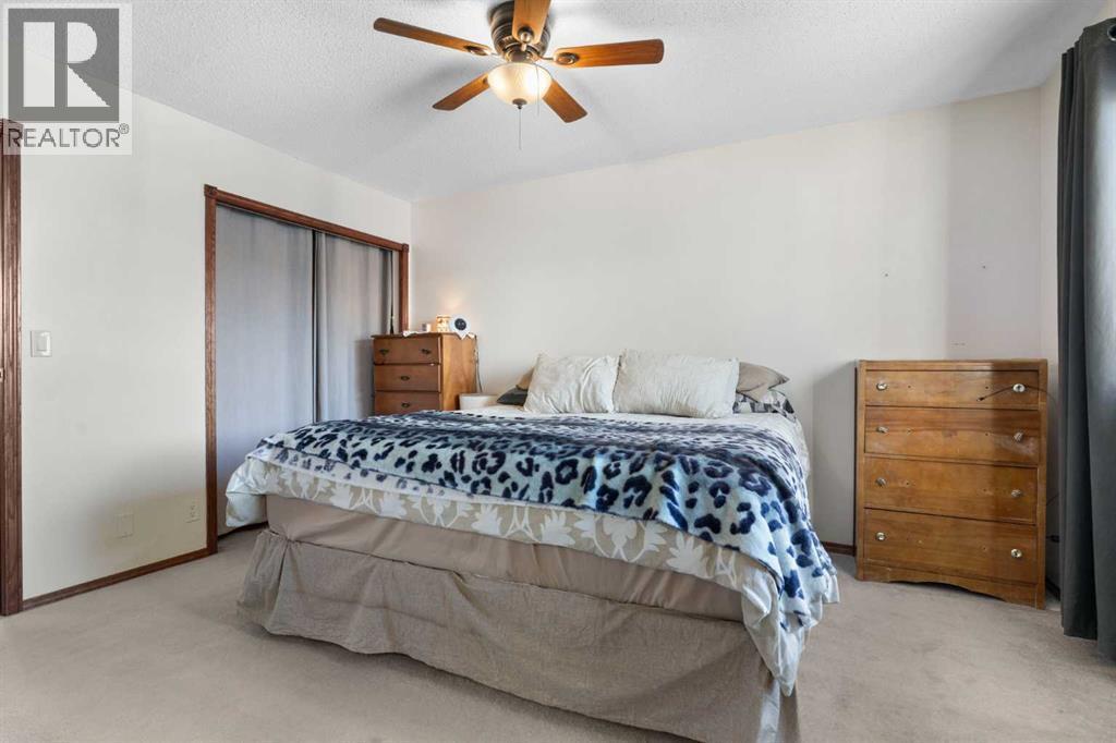 18 Greenview Crescent, Strathmore, AB - Indoor Photo Showing Bedroom