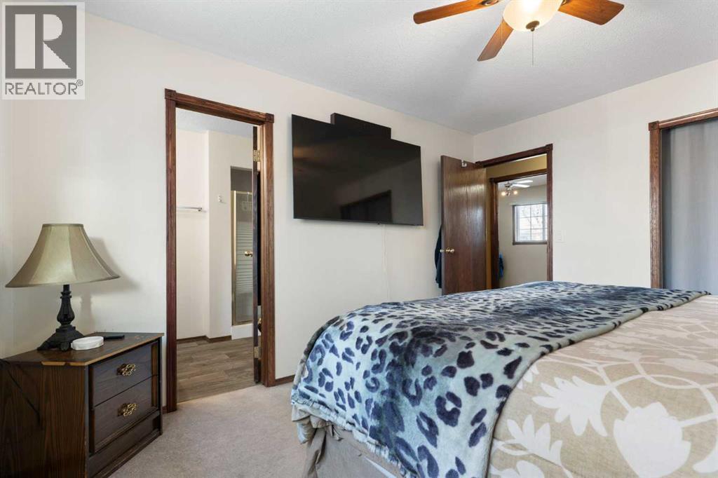 18 Greenview Crescent, Strathmore, AB - Indoor Photo Showing Bedroom