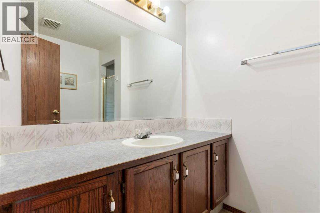 18 Greenview Crescent, Strathmore, AB - Indoor Photo Showing Bathroom