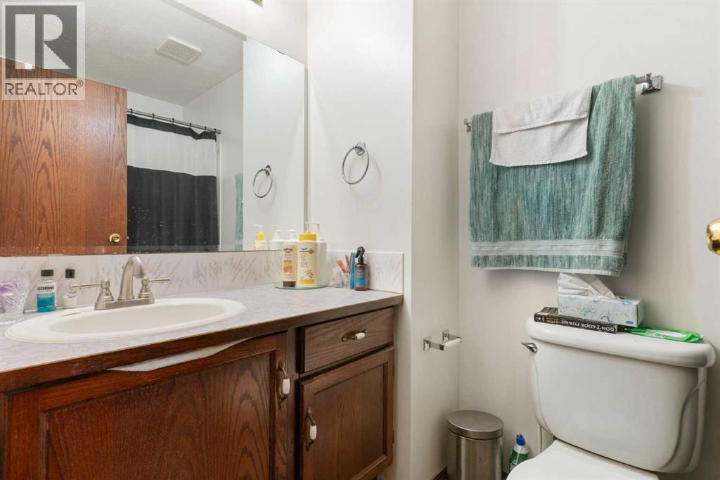 18 Greenview Crescent, Strathmore, AB - Indoor Photo Showing Bathroom