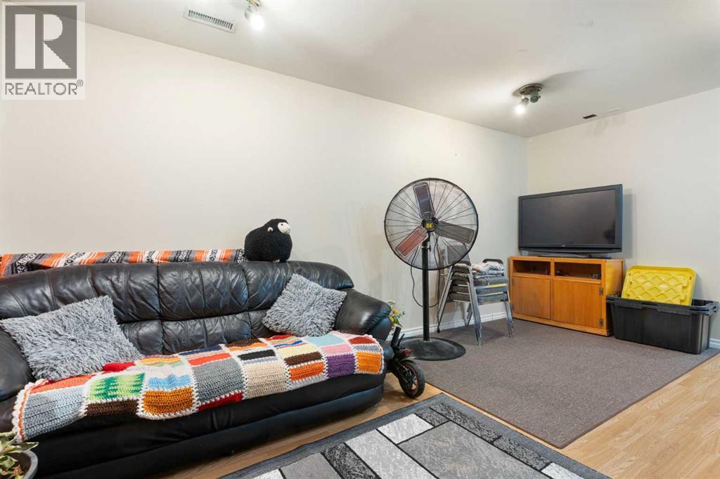 18 Greenview Crescent, Strathmore, AB - Indoor