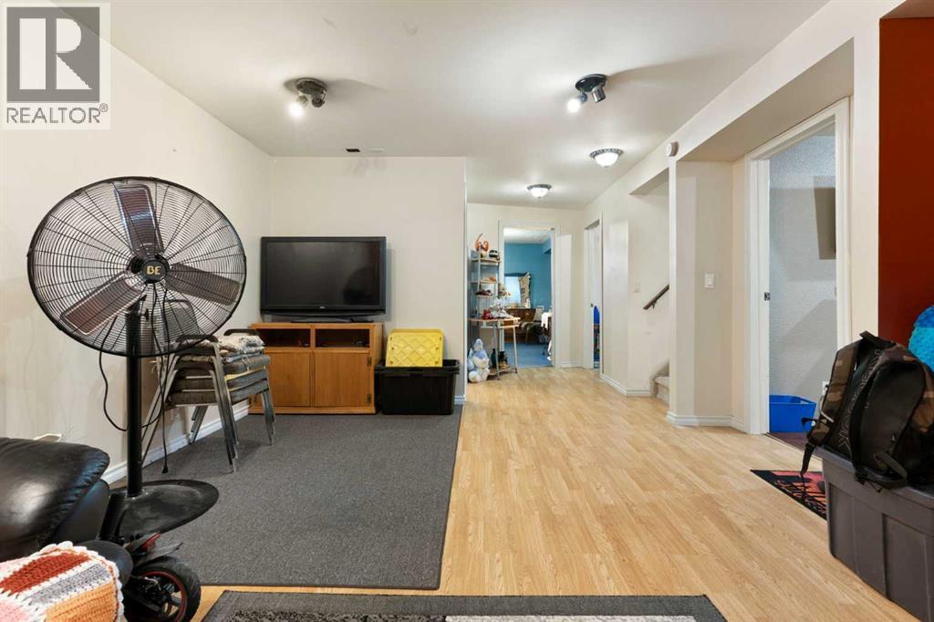 18 Greenview Crescent, Strathmore, AB - Indoor