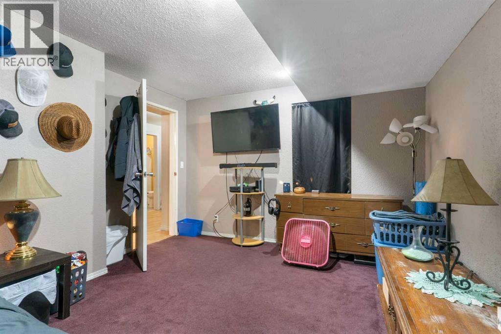 18 Greenview Crescent, Strathmore, AB - Indoor