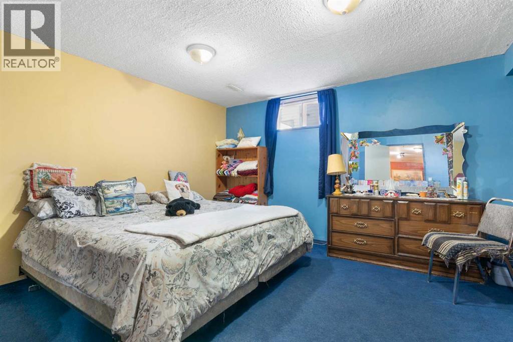 18 Greenview Crescent, Strathmore, AB - Indoor Photo Showing Bedroom
