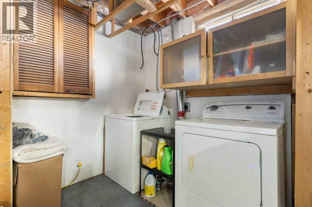18 Greenview Crescent, Strathmore, AB - Indoor Photo Showing Laundry Room