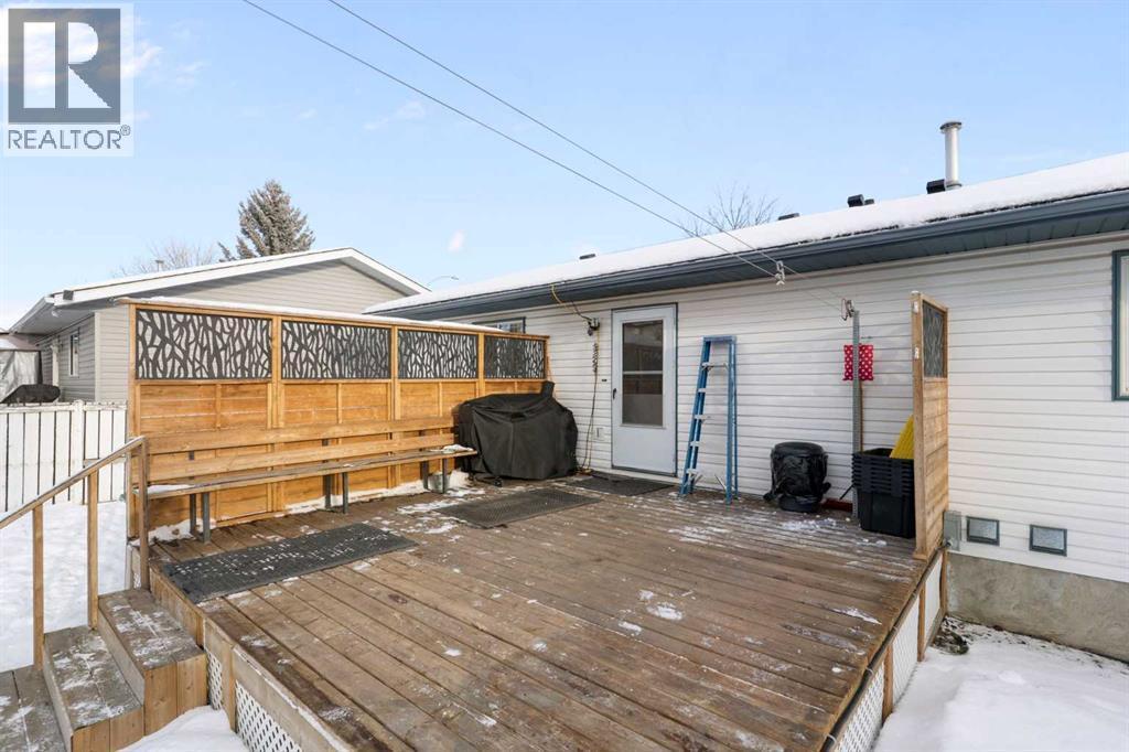 18 Greenview Crescent, Strathmore, AB - Outdoor With Deck Patio Veranda With Exterior