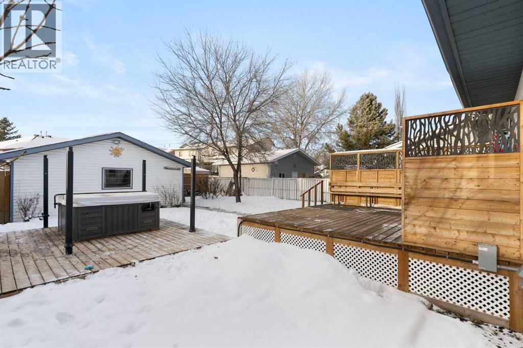 18 Greenview Crescent, Strathmore, AB - Outdoor With Deck Patio Veranda