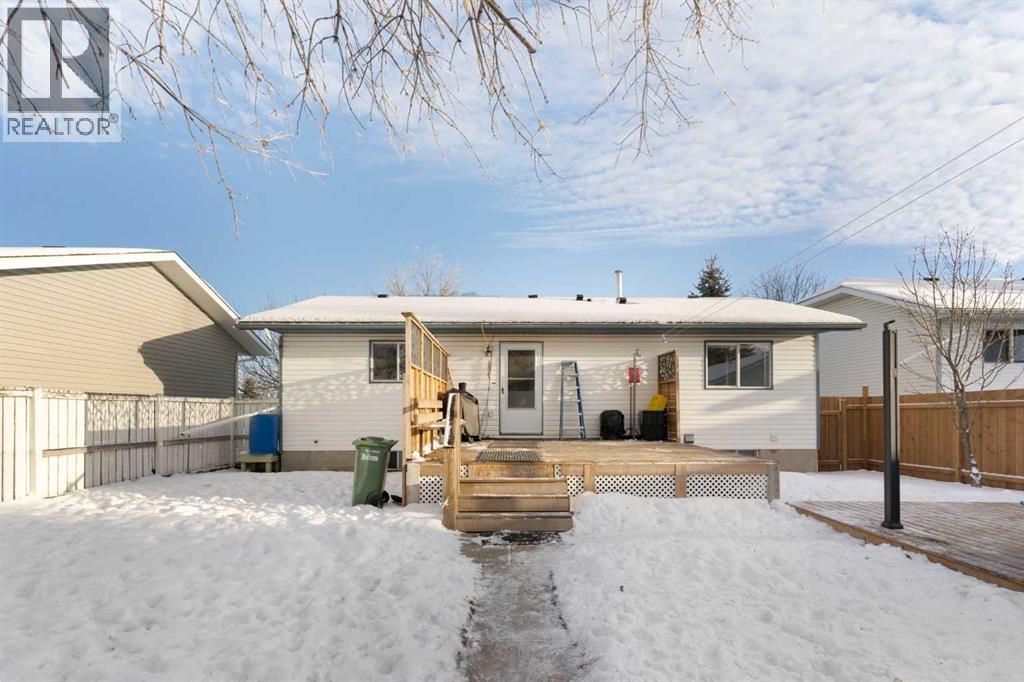 18 Greenview Crescent, Strathmore, AB - Outdoor With Deck Patio Veranda