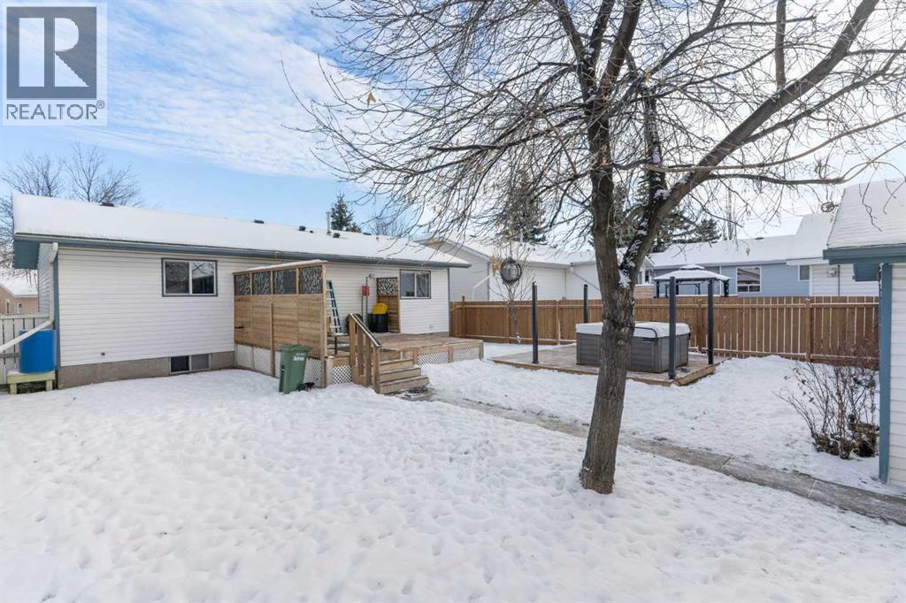 18 Greenview Crescent, Strathmore, AB - Outdoor
