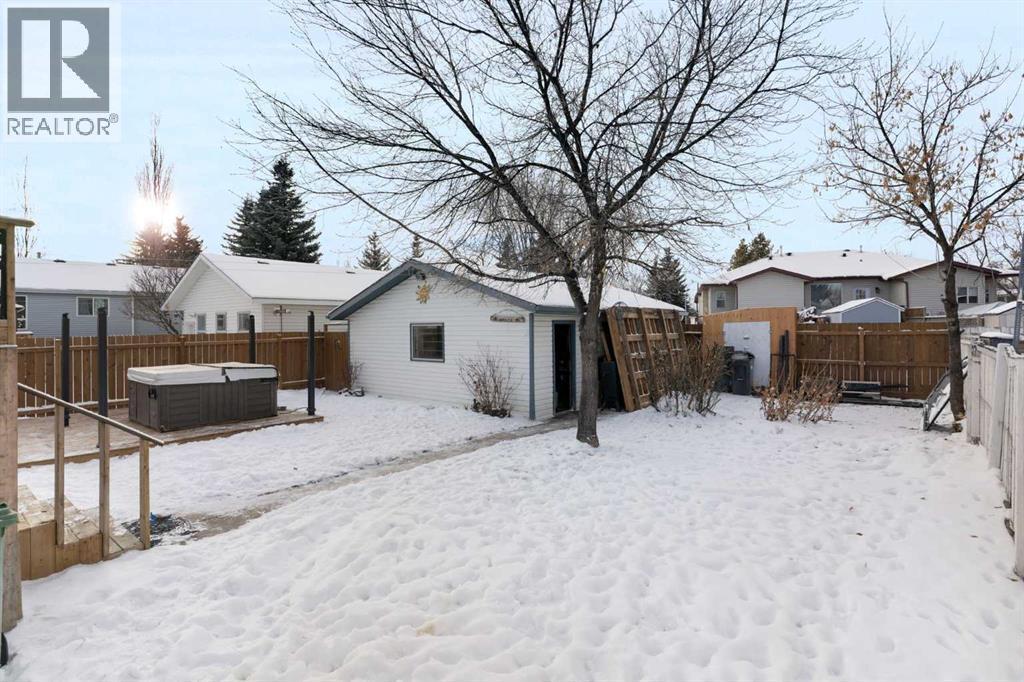 18 Greenview Crescent, Strathmore, AB - Outdoor