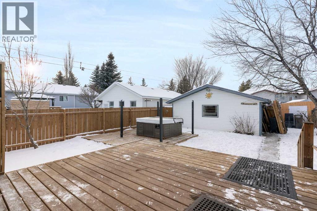 18 Greenview Crescent, Strathmore, AB - Outdoor With Deck Patio Veranda