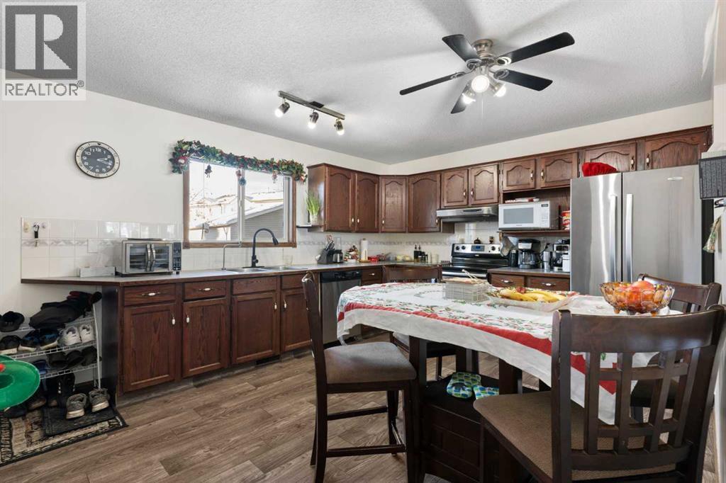 18 Greenview Crescent, Strathmore, AB - Indoor Photo Showing Kitchen