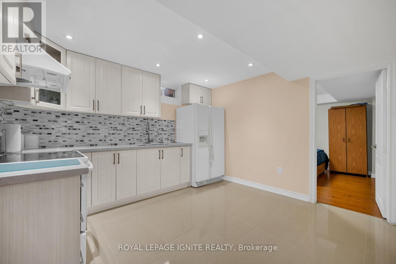 Bsmt - 71 Forestbrook Drive, Markham, ON - Indoor Photo Showing Kitchen