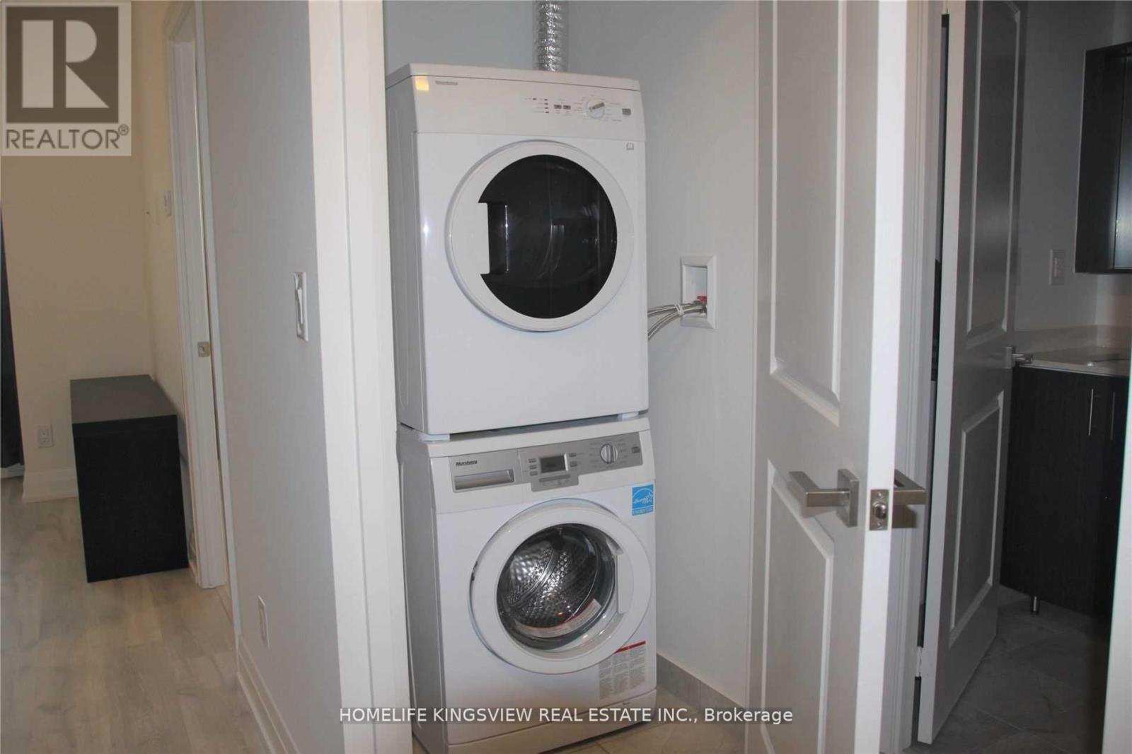 504 - 3600 Highway 7, Vaughan, ON - Indoor Photo Showing Laundry Room