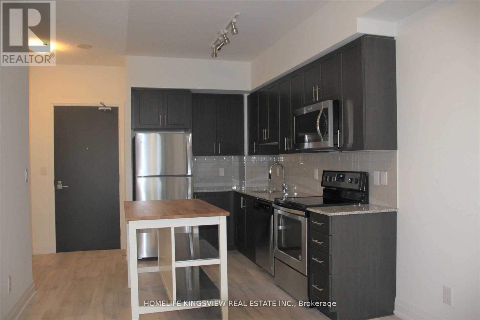504 - 3600 Highway 7, Vaughan, ON - Indoor Photo Showing Kitchen