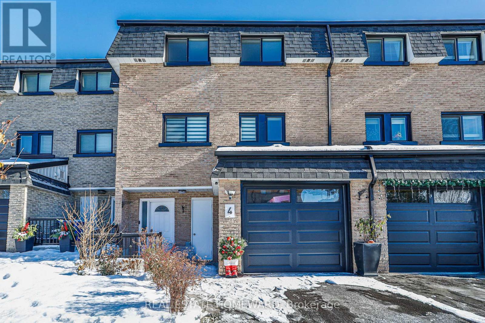 4 Poplar Crescent, Aurora, ON - Outdoor With Facade