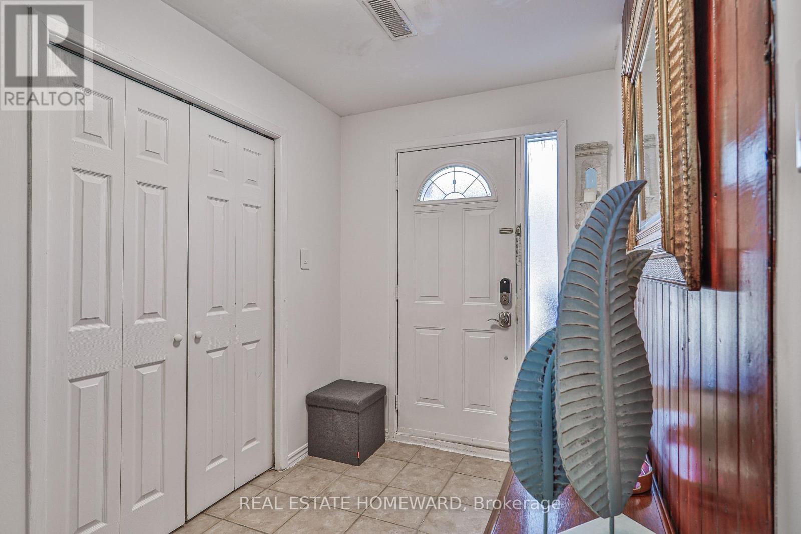 4 Poplar Crescent, Aurora, ON - Indoor