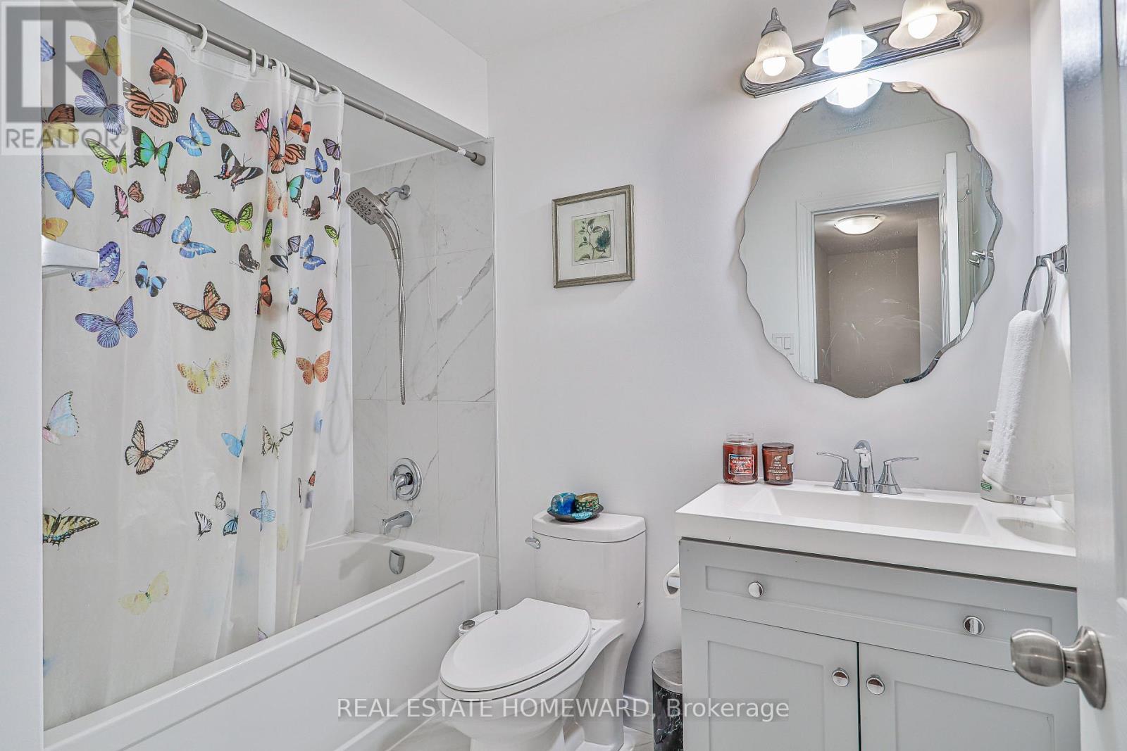 4 Poplar Crescent, Aurora, ON - Indoor Photo Showing Bathroom