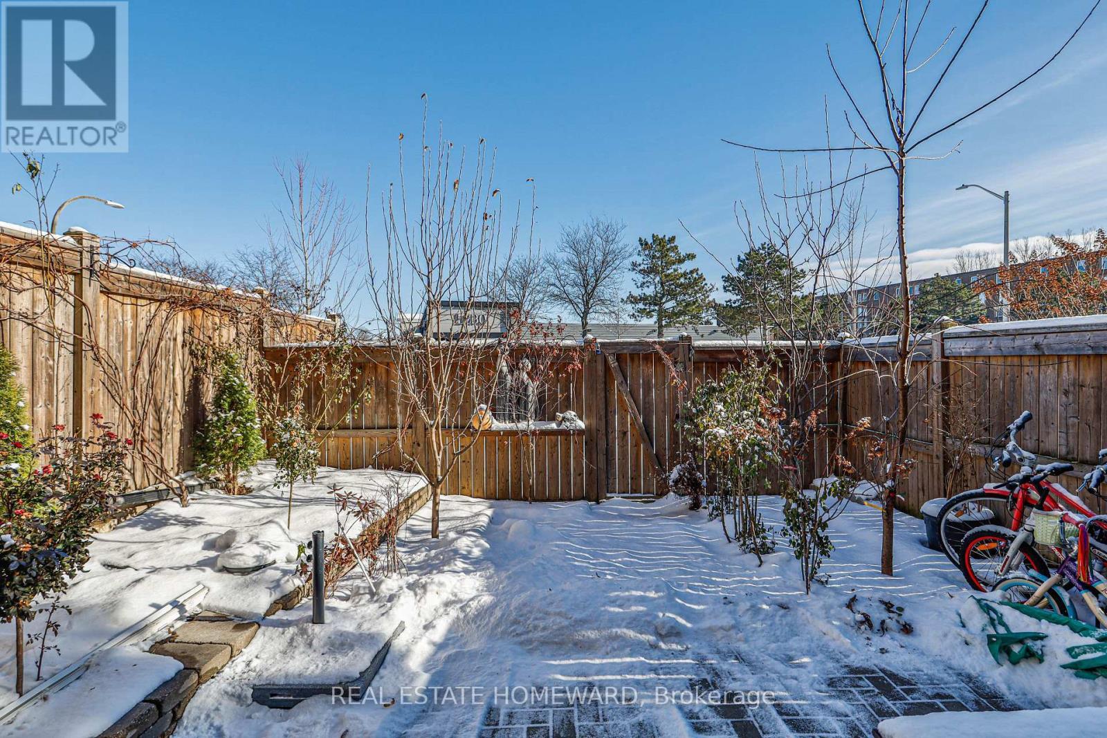 4 Poplar Crescent, Aurora, ON - Outdoor