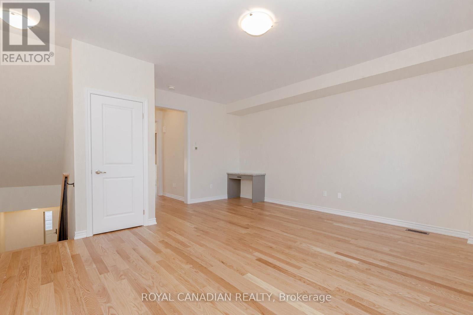 1453 National Common, Burlington, ON - Indoor Photo Showing Other Room