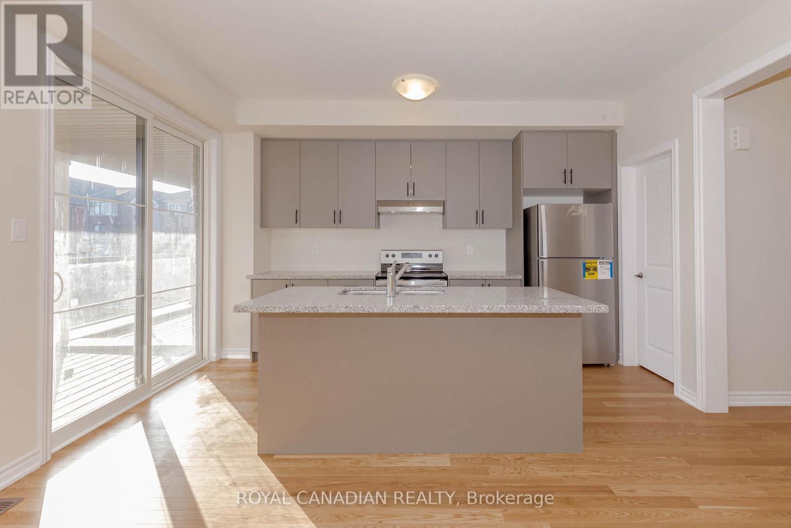 1453 National Common, Burlington, ON - Indoor Photo Showing Kitchen With Double Sink