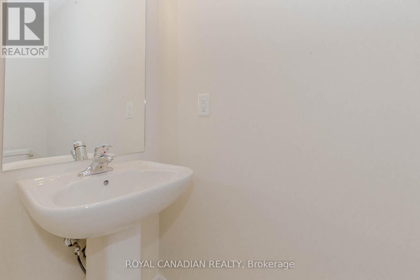 1453 National Common, Burlington, ON - Indoor Photo Showing Bathroom