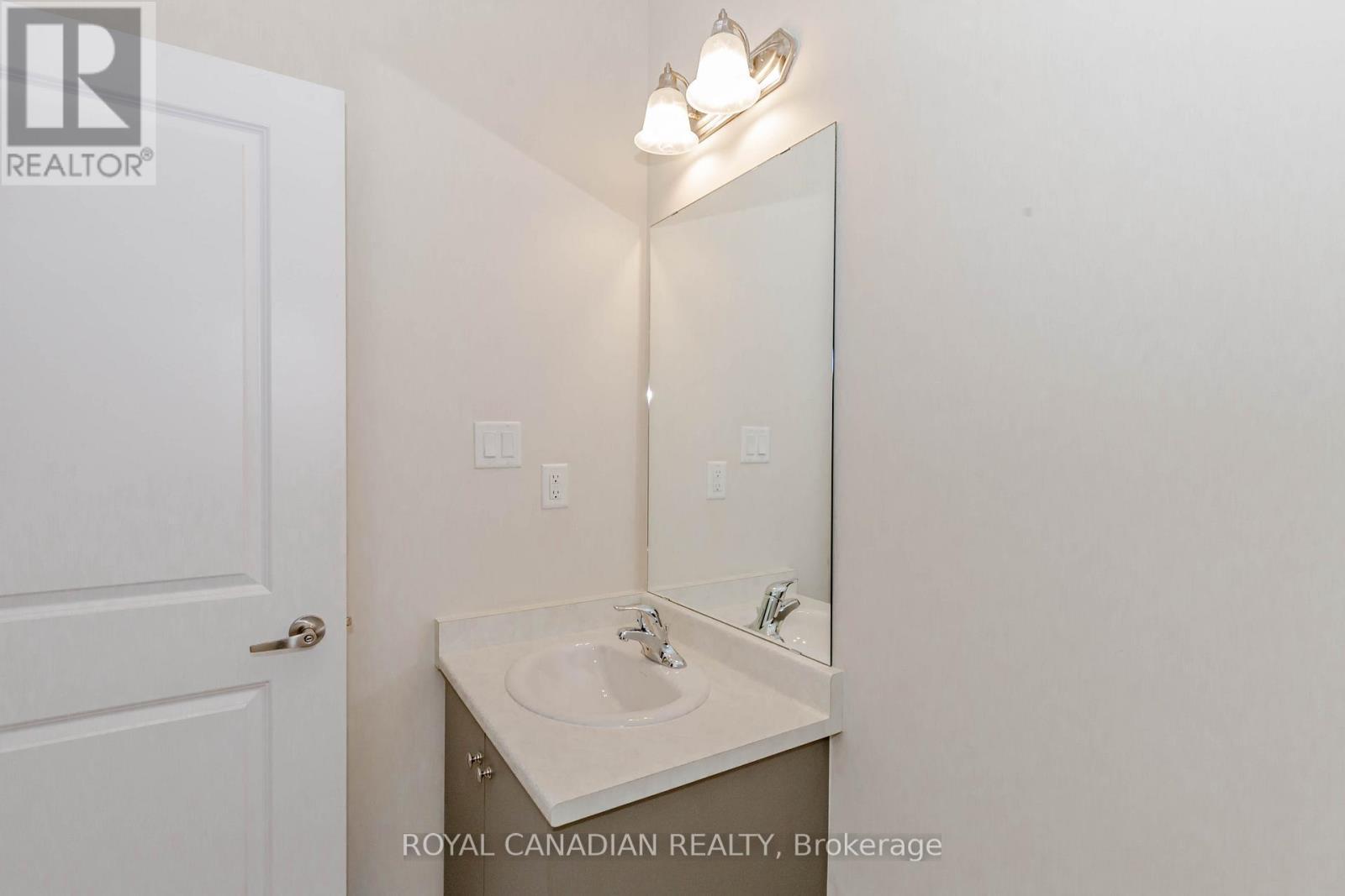 1453 National Common, Burlington, ON - Indoor Photo Showing Bathroom