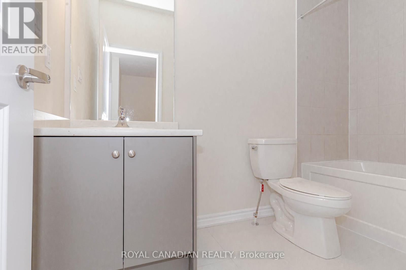 1453 National Common, Burlington, ON - Indoor Photo Showing Bathroom