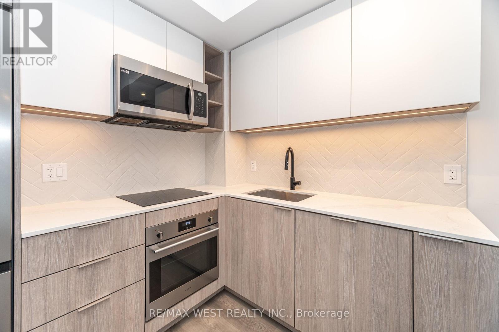 2304 - 36 Zorra Street, Toronto, ON - Indoor Photo Showing Kitchen
