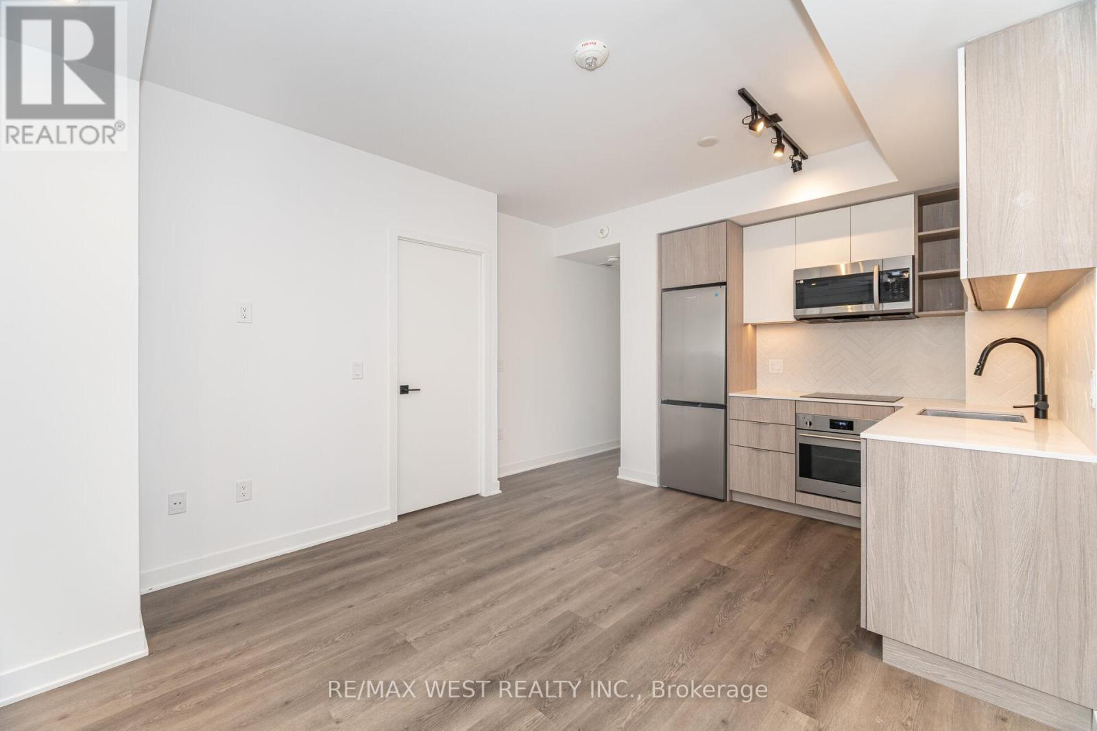 2304 - 36 Zorra Street, Toronto, ON - Indoor Photo Showing Kitchen