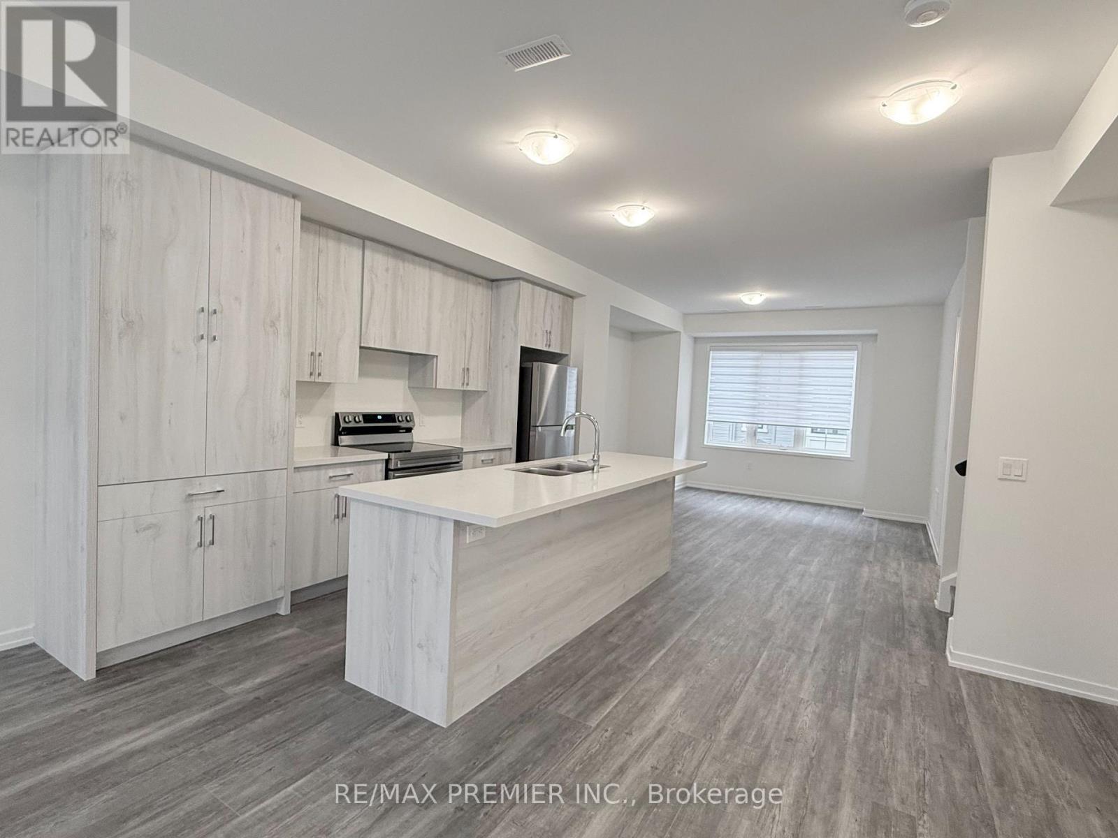 12 Kingbird Common, Cambridge, ON - Indoor Photo Showing Kitchen With Double Sink