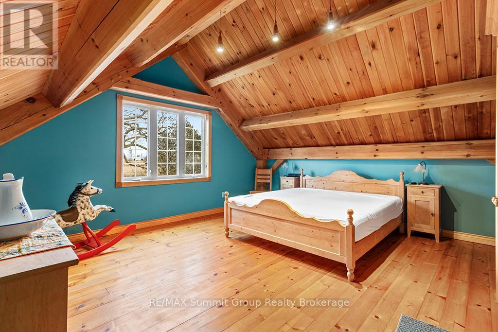 795099 East Back Line, Grey Highlands, ON - Indoor Photo Showing Bedroom