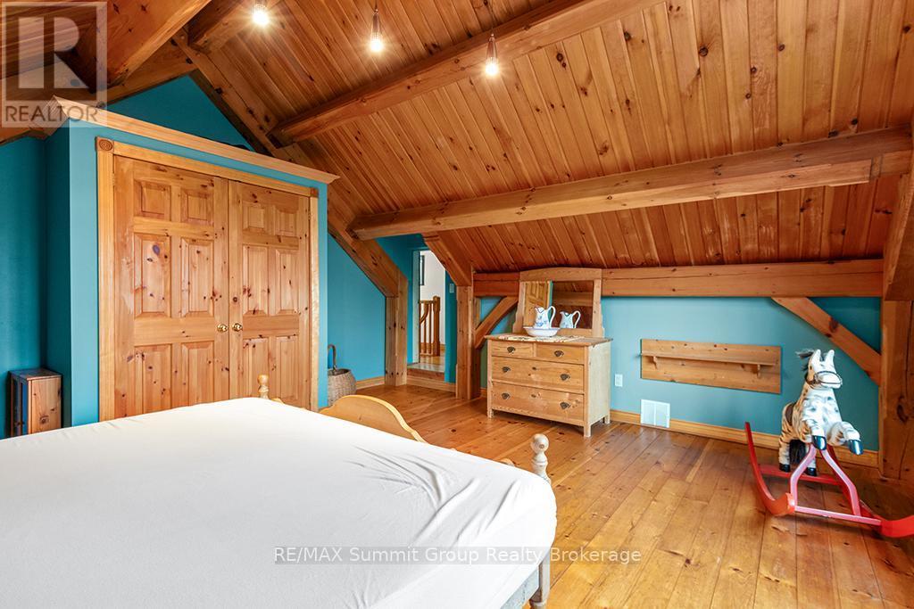 795099 East Back Line, Grey Highlands, ON - Indoor Photo Showing Bedroom