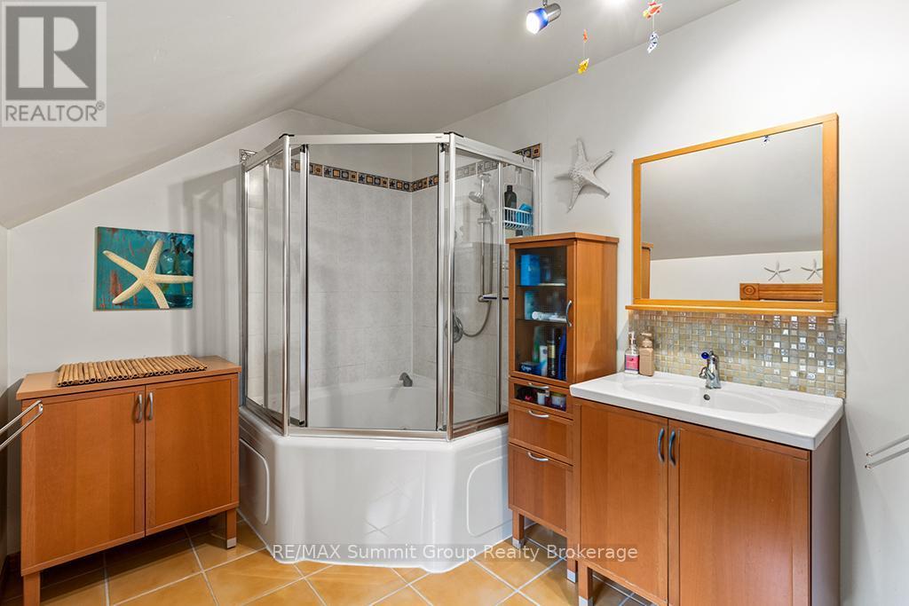 795099 East Back Line, Grey Highlands, ON - Indoor Photo Showing Bathroom