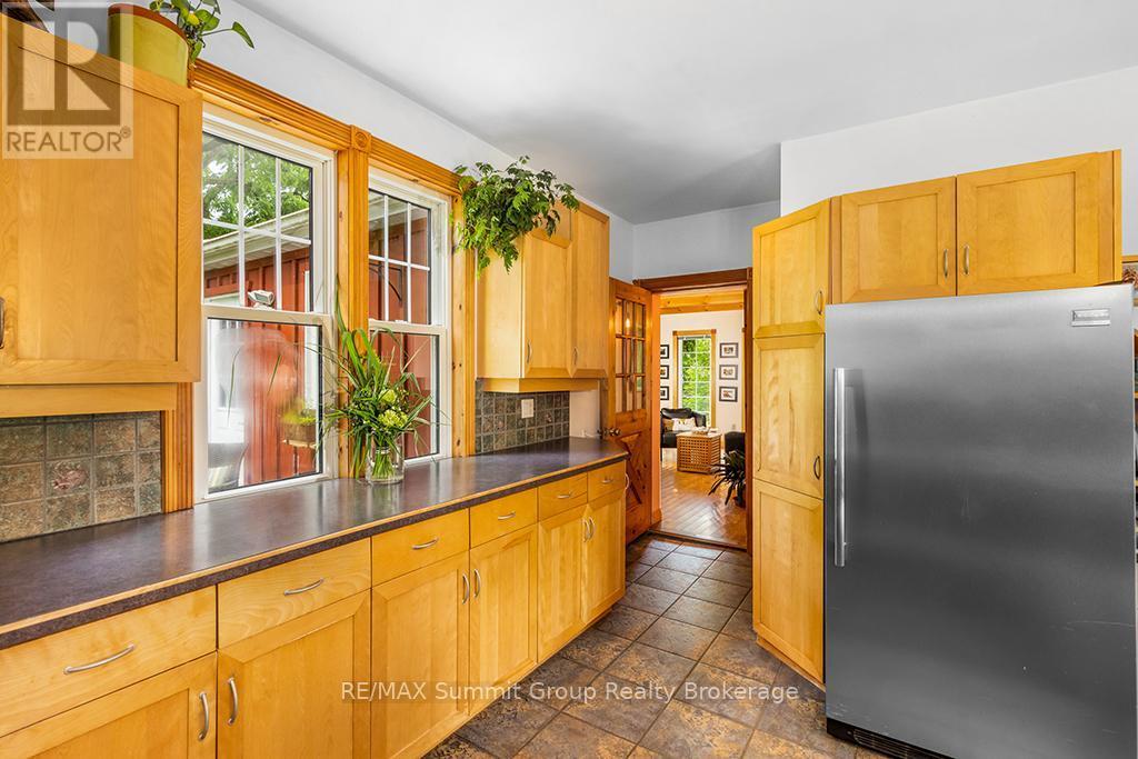 795099 East Back Line, Grey Highlands, ON - Indoor Photo Showing Kitchen