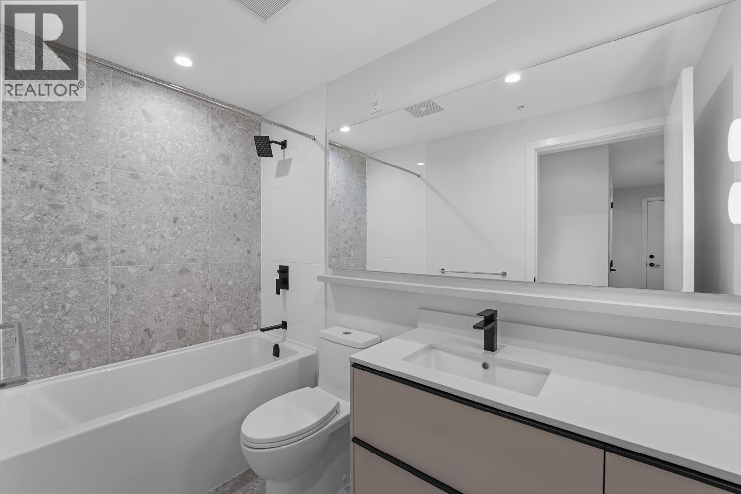 40X 125 Albert Street, Port Moody, BC - Indoor Photo Showing Bathroom