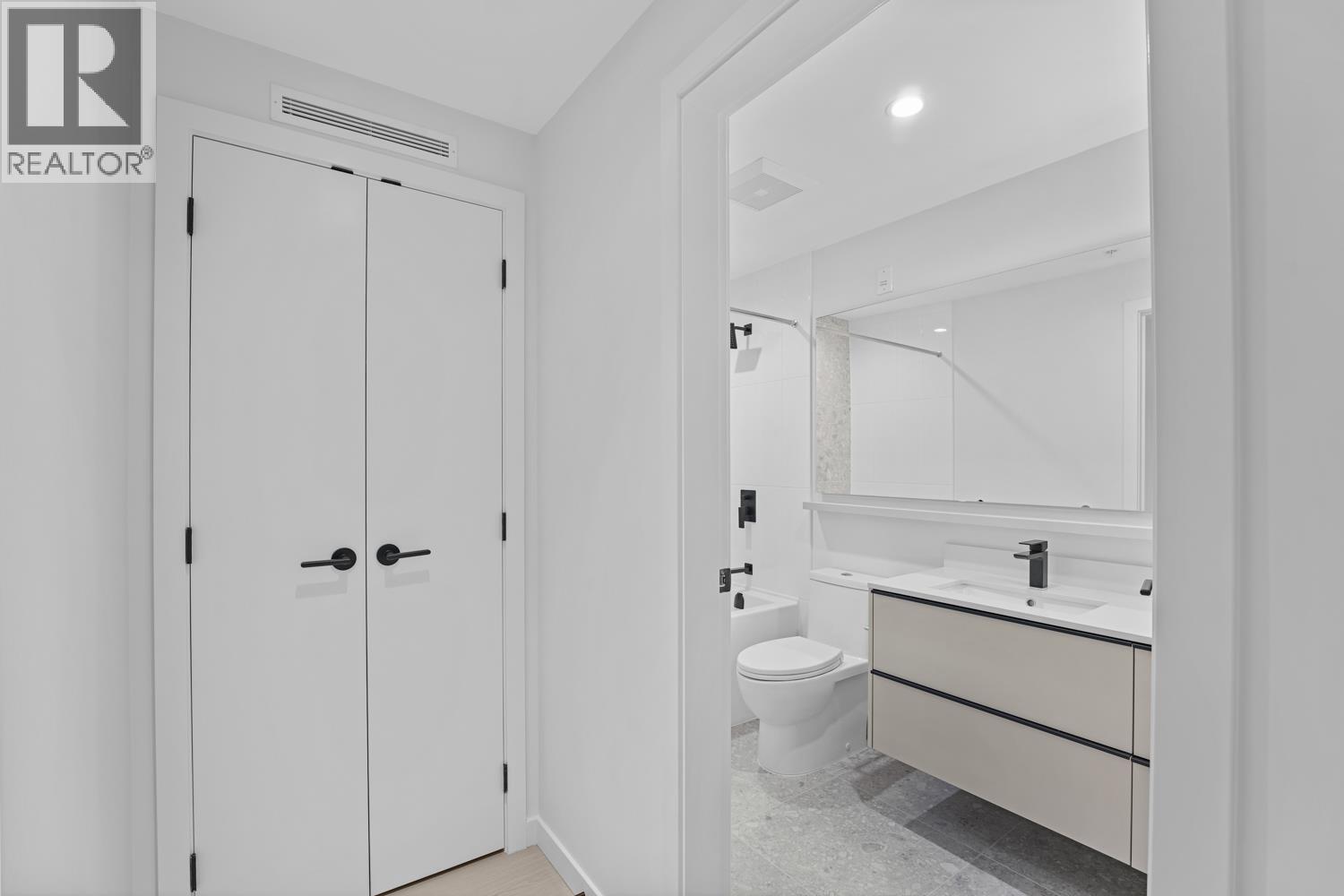 40X 125 Albert Street, Port Moody, BC - Indoor