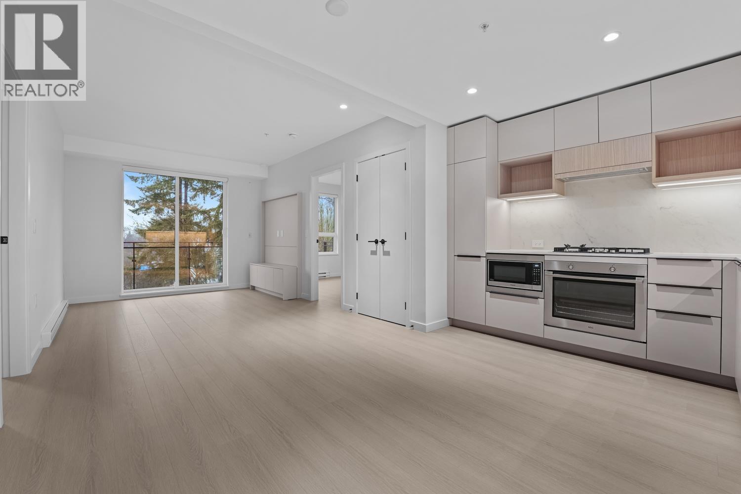 40X 125 Albert Street, Port Moody, BC - Indoor