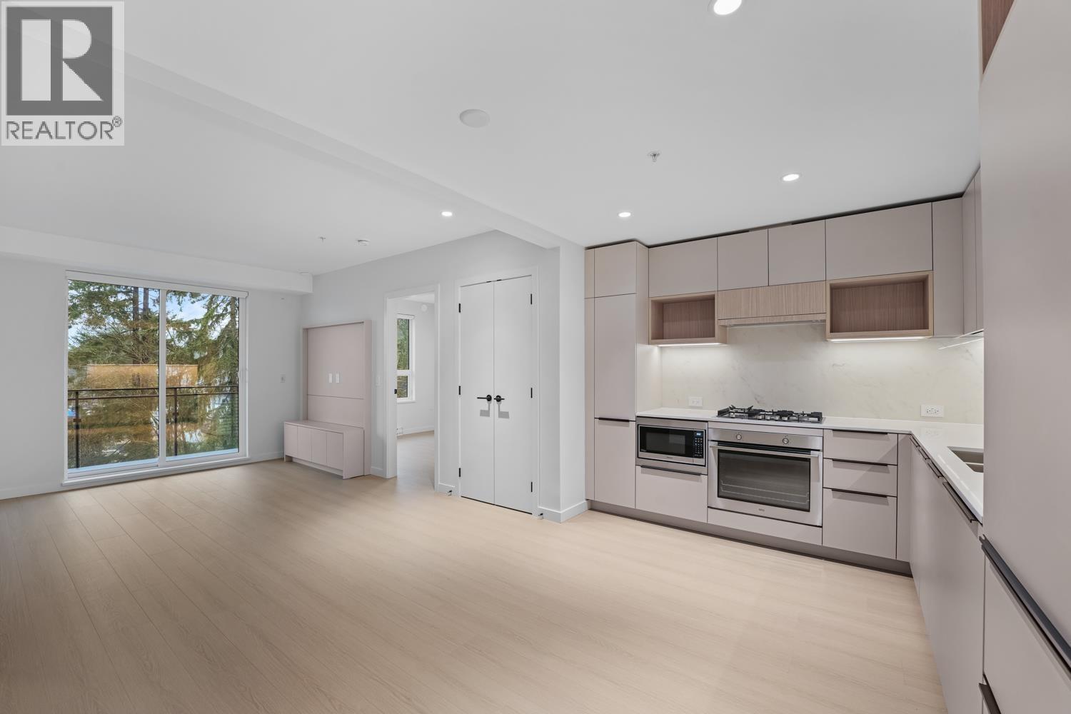 40X 125 Albert Street, Port Moody, BC - Indoor Photo Showing Kitchen