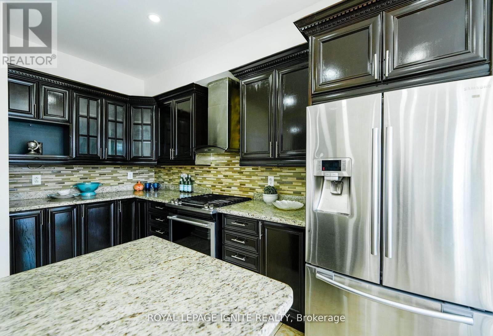 5 Dent Street, Ajax, ON - Indoor Photo Showing Kitchen With Upgraded Kitchen