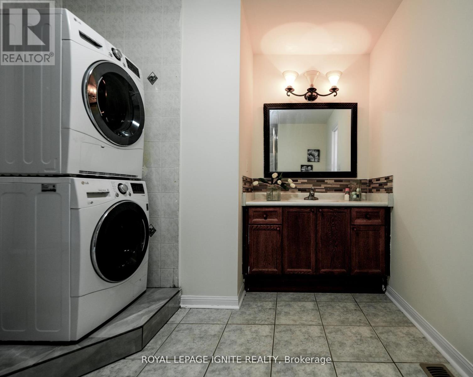 5 Dent Street, Ajax, ON - Indoor Photo Showing Laundry Room