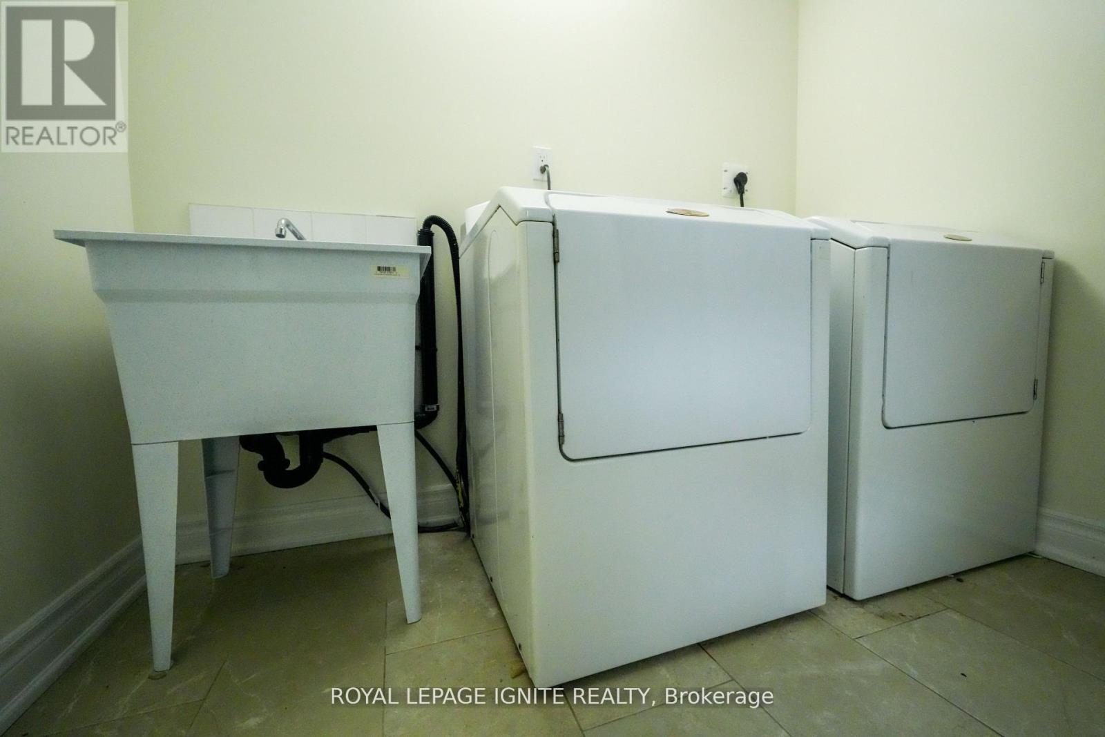 5 Dent Street, Ajax, ON - Indoor Photo Showing Laundry Room