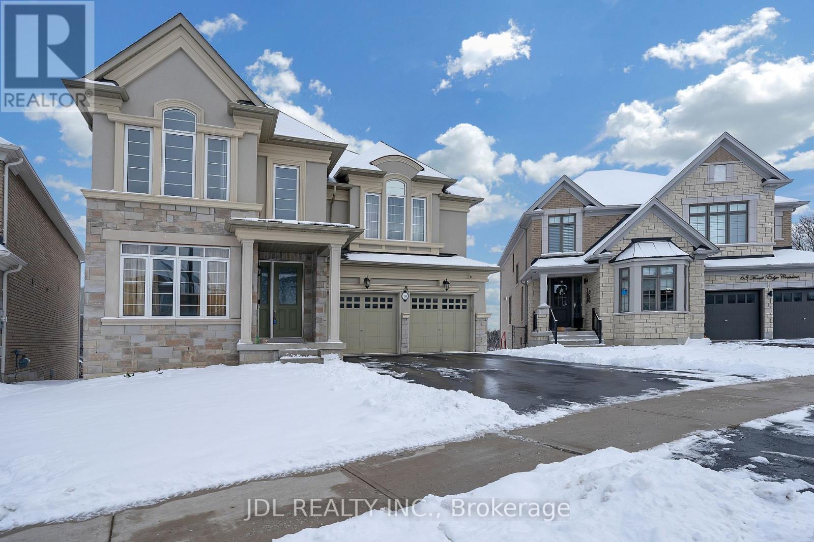70 Forest Edge Crescent, East Gwillimbury, ON - Outdoor With Facade