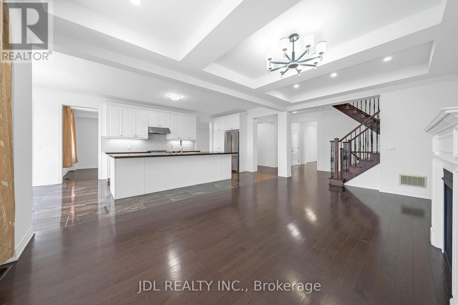 70 Forest Edge Crescent, East Gwillimbury, ON - Indoor Photo Showing Kitchen