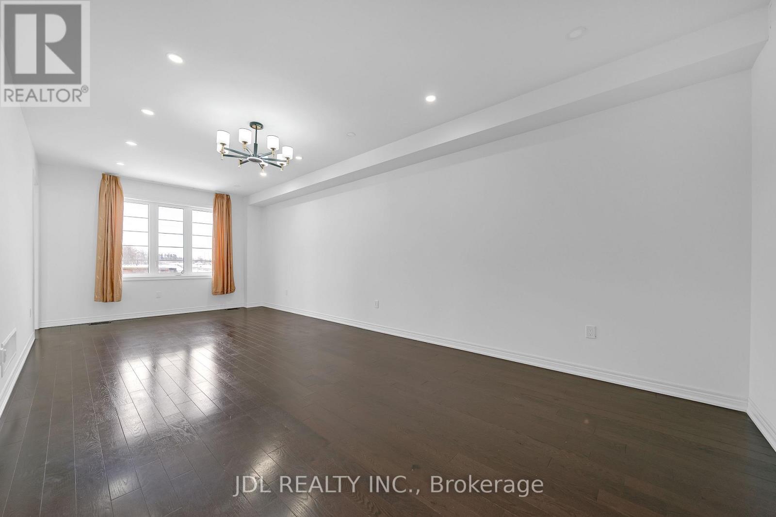 70 Forest Edge Crescent, East Gwillimbury, ON - Indoor Photo Showing Other Room