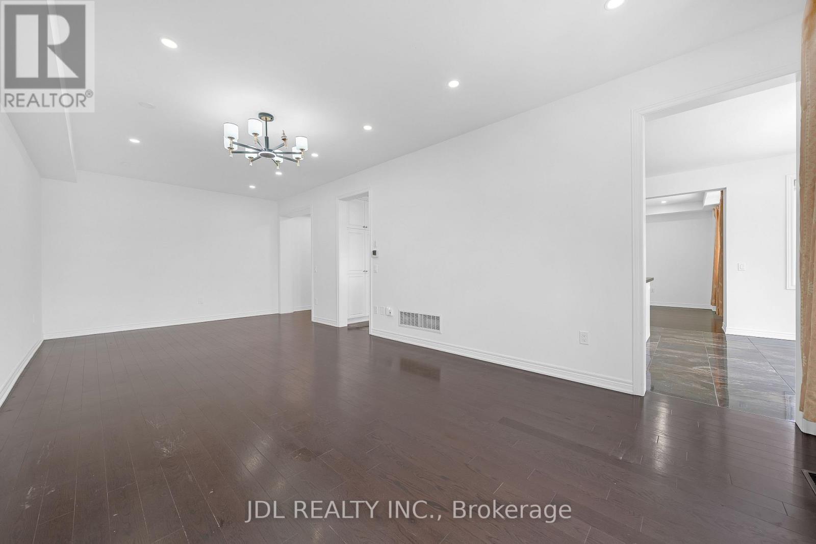 70 Forest Edge Crescent, East Gwillimbury, ON - Indoor Photo Showing Other Room